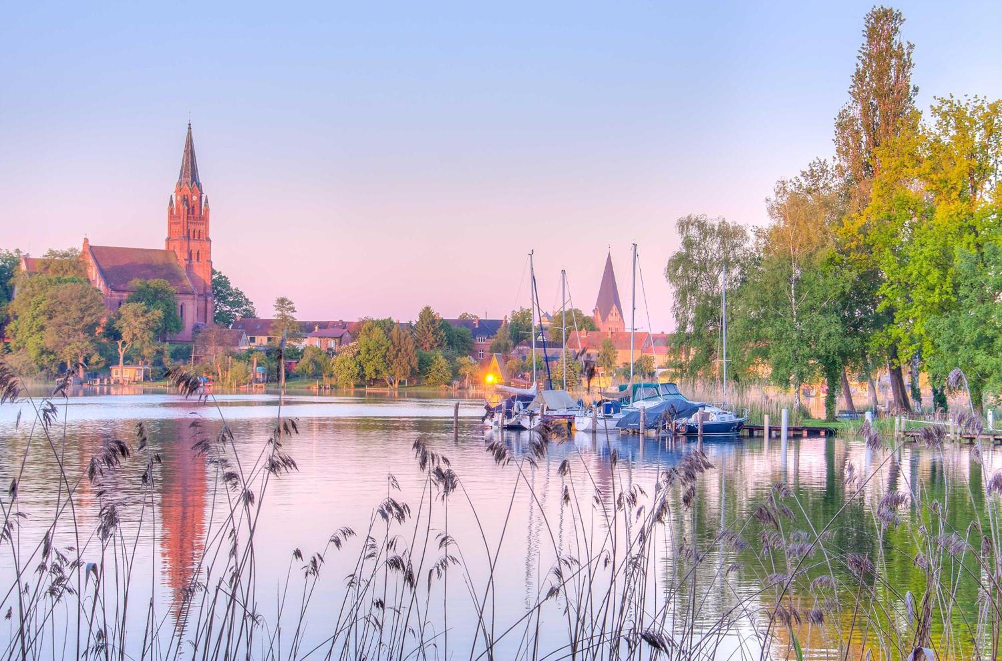 Kranichrast Am Roebeler Stadthafen Röbel Exterior foto
